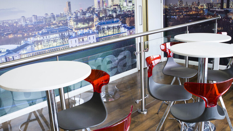 صالة في Oxford International Education