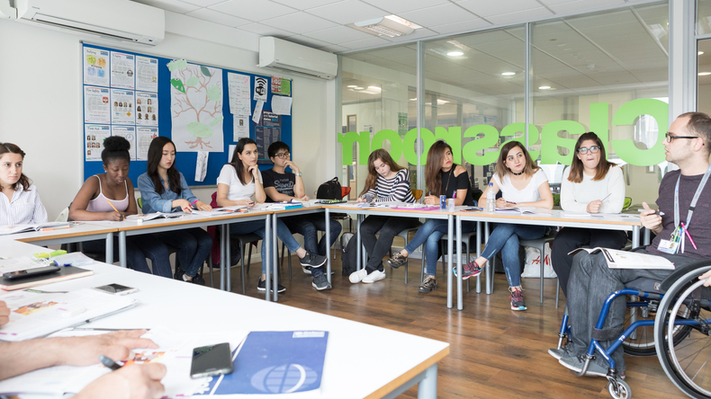 قاعة الدراسة