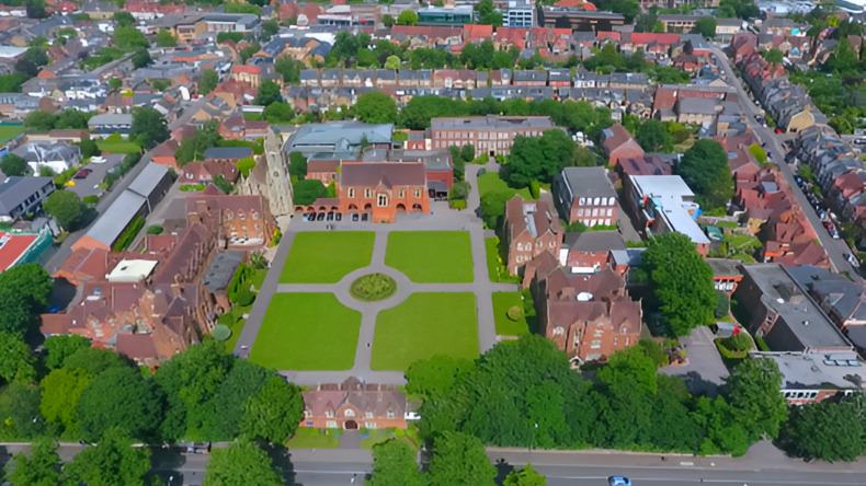 옥스포드 스파이어스 주니어 센터 - 세인트 에드워드 학교