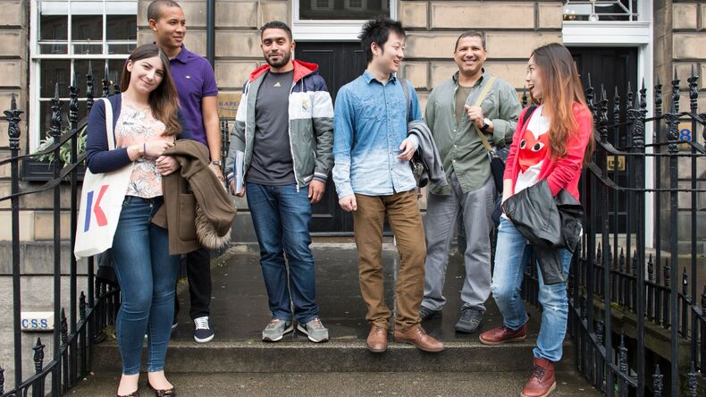 طلاب Kaplan International English Edinburgh