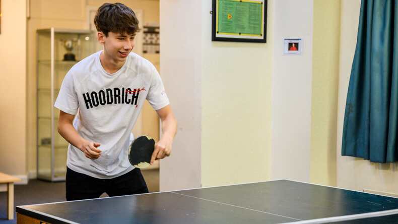 게임룸에 있는 학생