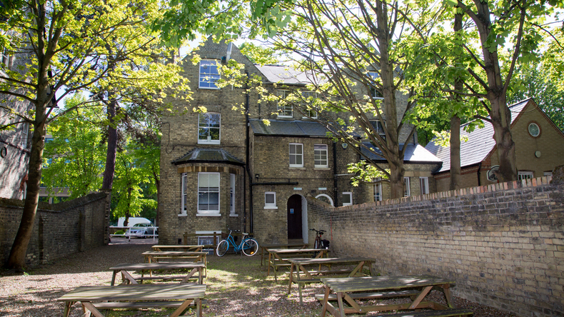 فناء المدرسة