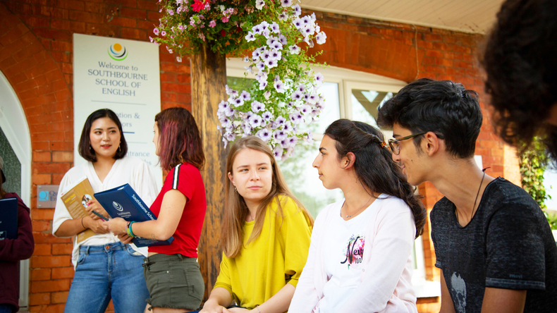 Hovedskole, elever utenfor skolen