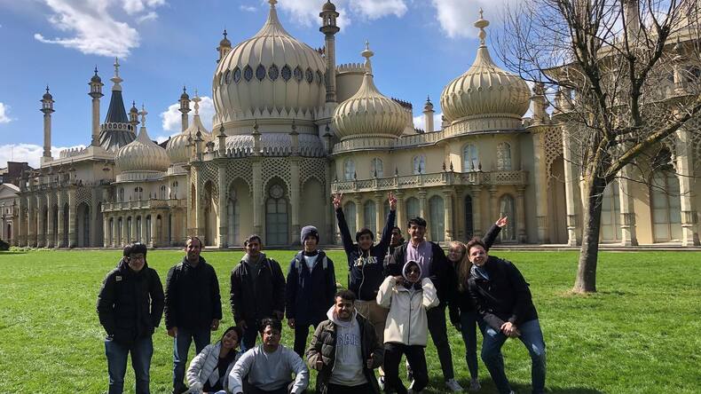 Studenter ved Brighton Pavilion