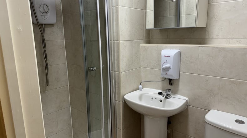 Łazienka w rezydencji na terenie kampusu
