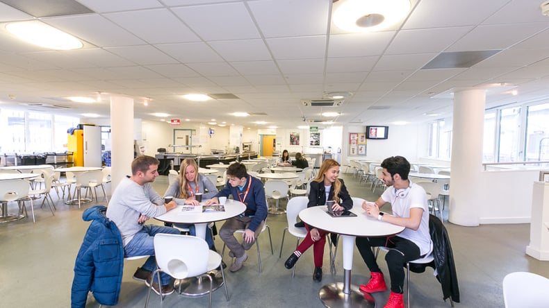 صالة/كافيتريا 1