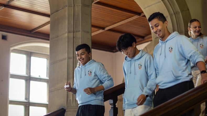 الطلاب في مدرسة Stonyhurst الصيفية