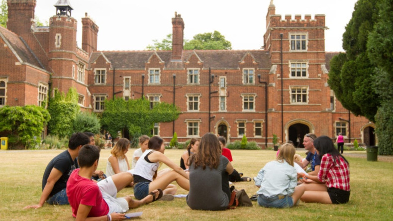 طلاب Studio Cambridge