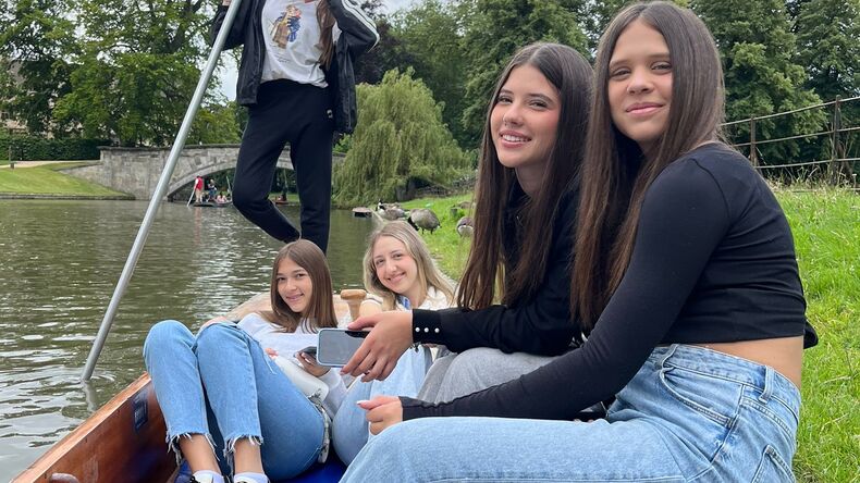 التجديف على طول القنوات