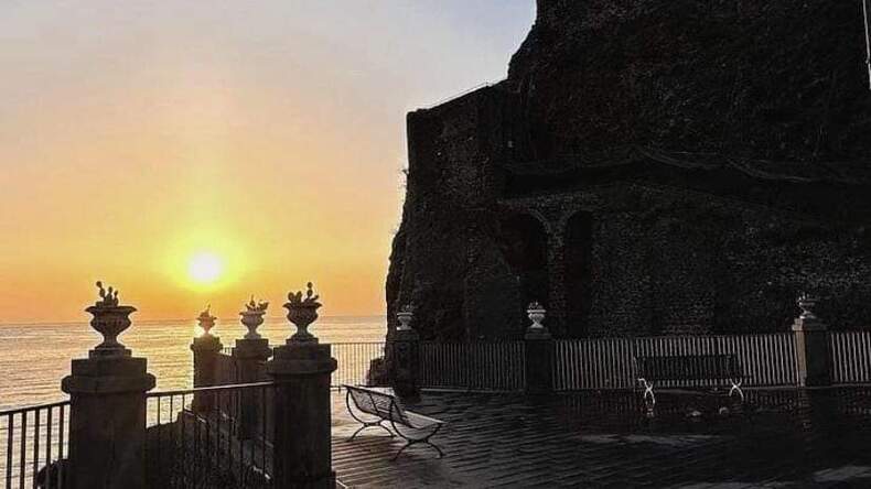 CATANIA - de buitenwijk van Acicastello