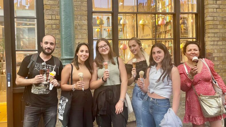 The English Studio: Sosialt og kulturelt program