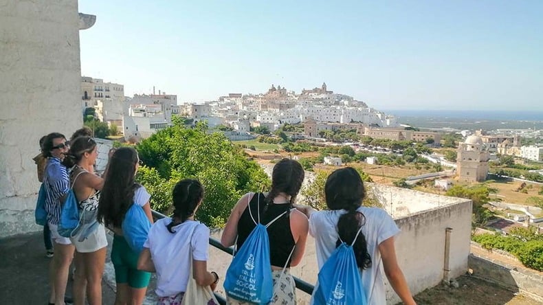 Uczniowie w Alberobello