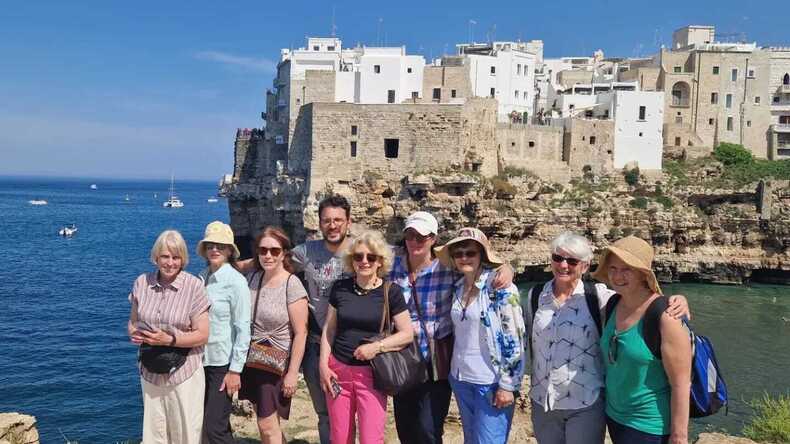Studenci w Polignano