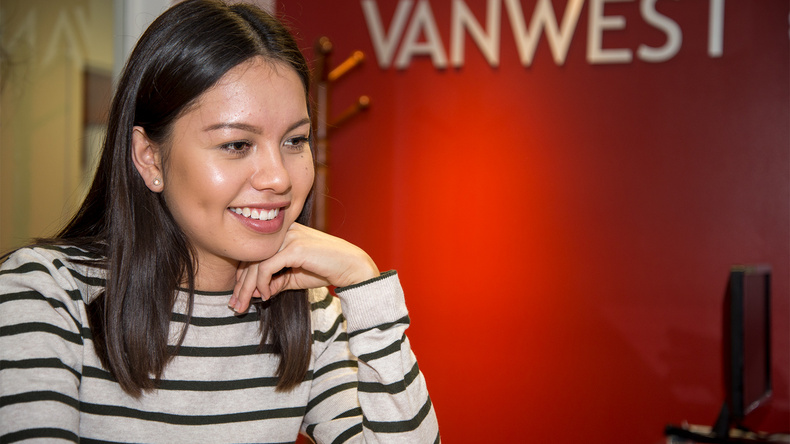 VanWest_Kelowna_Studenter 1