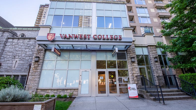 VanWest Vancouver entré