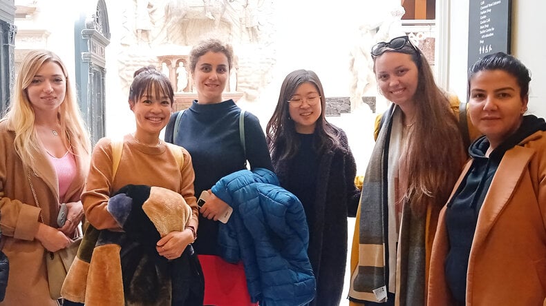 الطلاب في الخارج في لندن