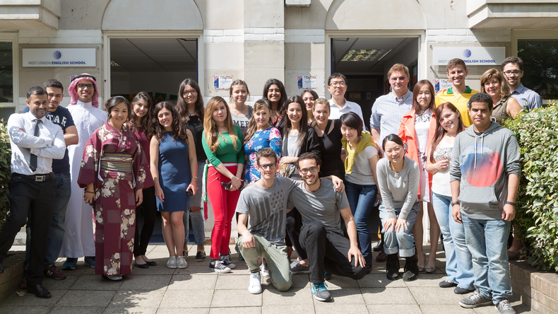 Studenti della West London English School
