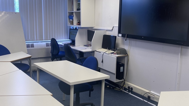 Aula media della West London English School
