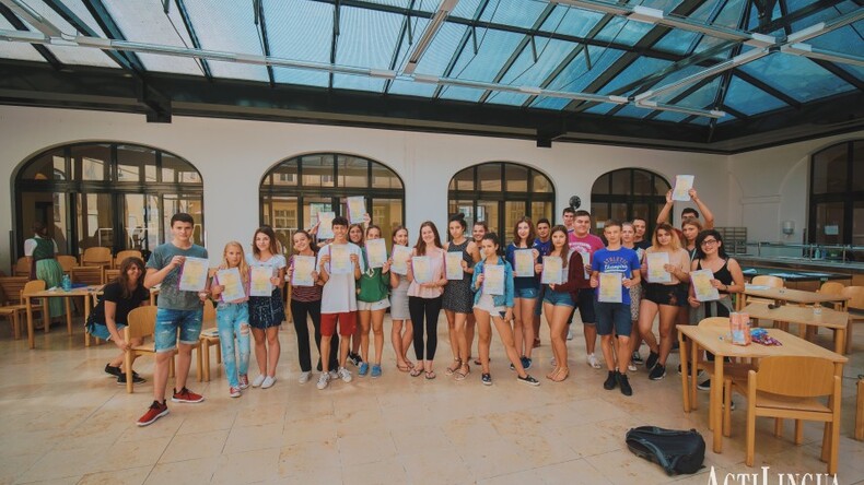 لقطة جماعية 2