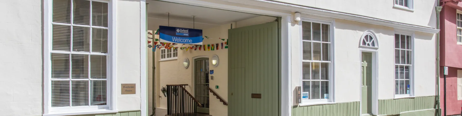Oxford International Education صورة 1