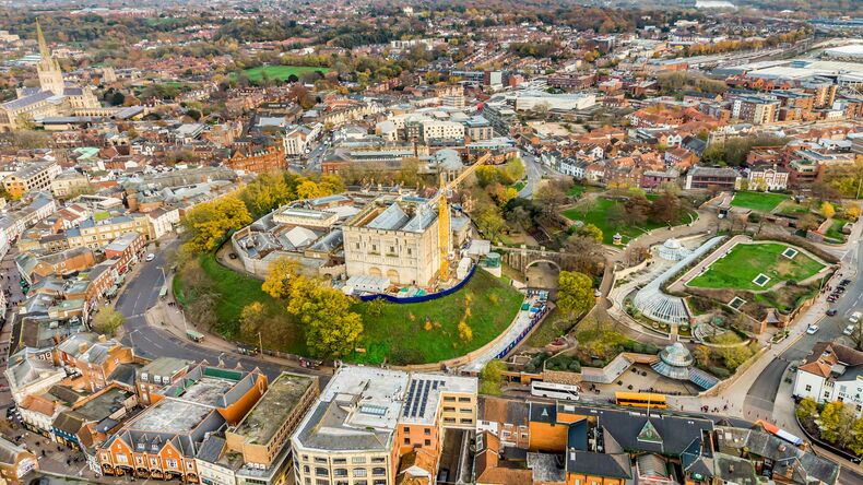 Widok na Norwich i katedrę z lotu ptaka