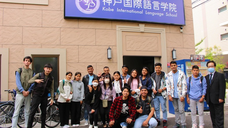 Uczniowie Kobe International Language School