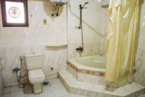 Dokki Accommodation (Master Bedroom), International House, Kairo