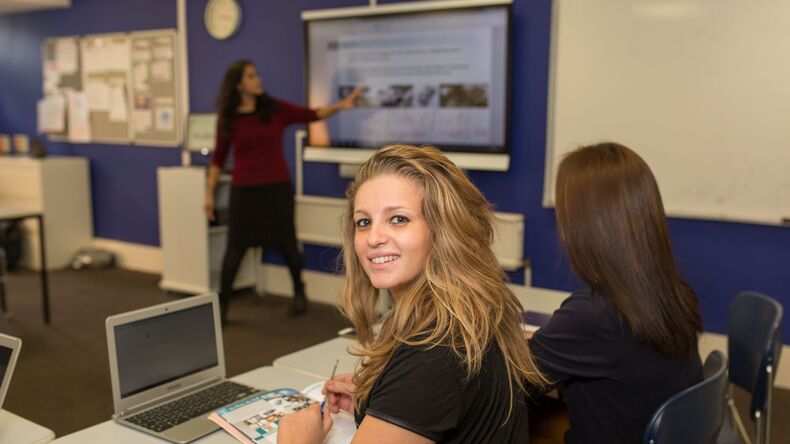 Kaplan International Languages Leicester Square Лондонe 1471