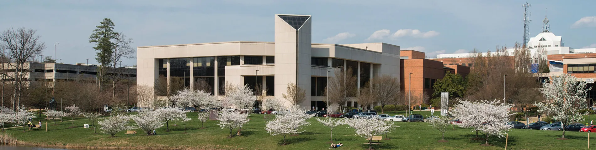 Obrázok školy INTO George Mason University – 1
