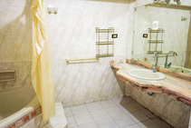 Dokki Accommodation (Master Bedroom), International House, ไคโร