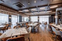 Gillieru Harbor Hotel Seaview（中期）, Alpha School of English, 圣保卢斯湾