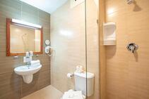 Gillieru Harbour Hotel Standard（中期）, Alpha School of English, 圣保卢斯湾
